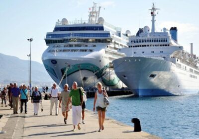 What is cruise tourism?